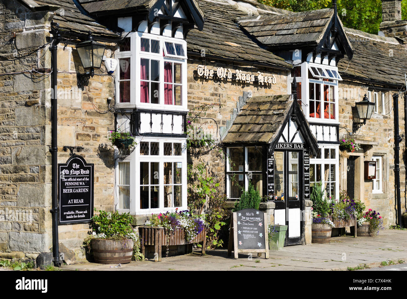 The Old Nags' Head pub in Edale at the start of the Pennine Way  walk, Peak District National Park, Derbyshire, England, UK Stock Photo