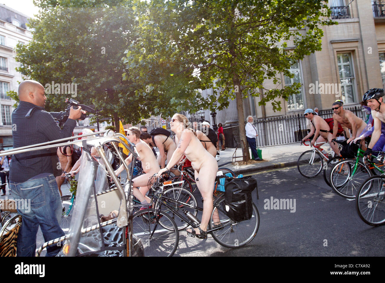 Woman　naked　wnbr london 2011 Naked Bike Ride London 2011 Stock Photo - Alamy