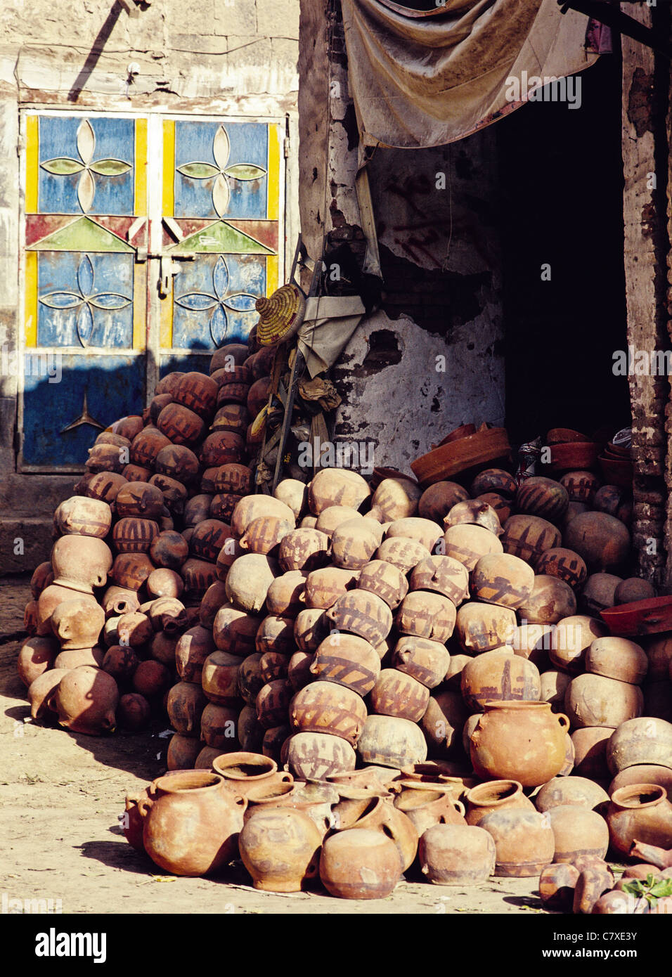 Pottery in the Suq-al-Milh marketplace in Sana’a, Yemen Stock Photo