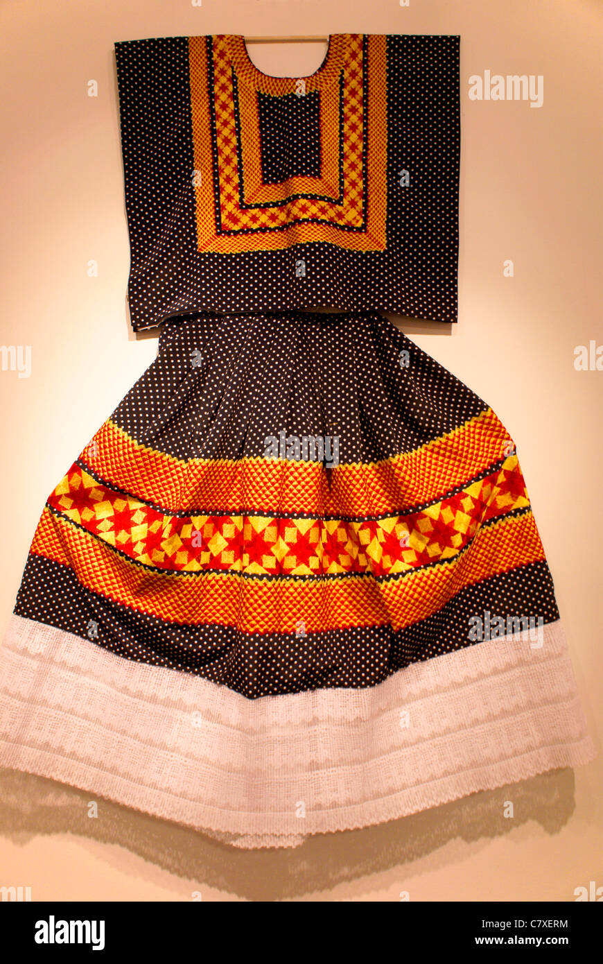 Oaxacan clothing hi-res stock photography and images - Alamy