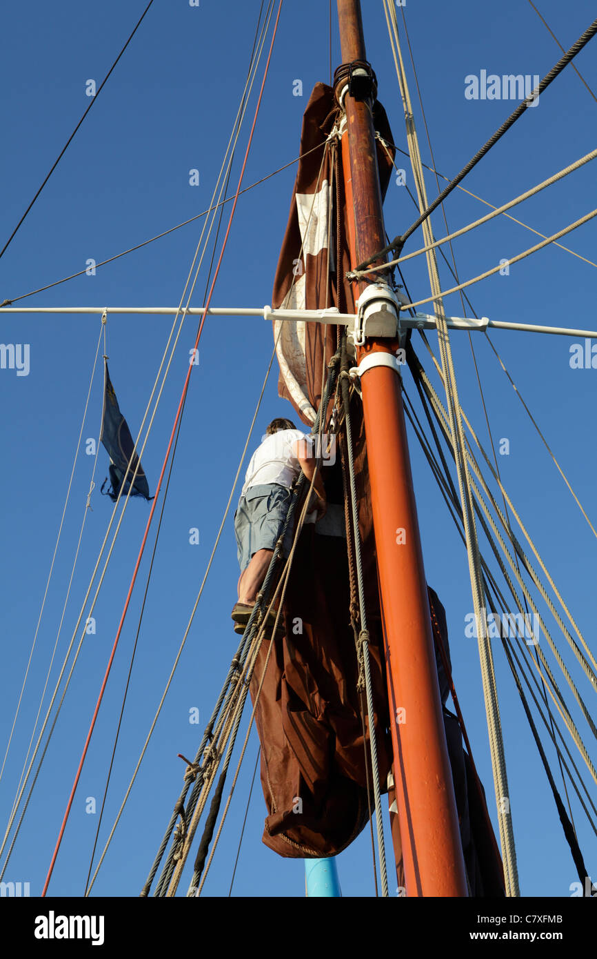Thames barge rigging hi-res stock photography and images - Alamy