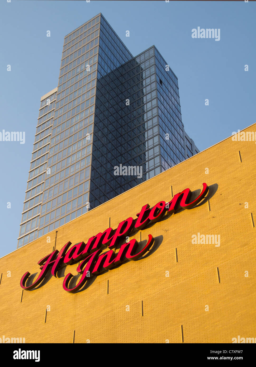 Hampton Inn Red Color Red and yellow brick hotel hi-res stock photography and images - Alamy