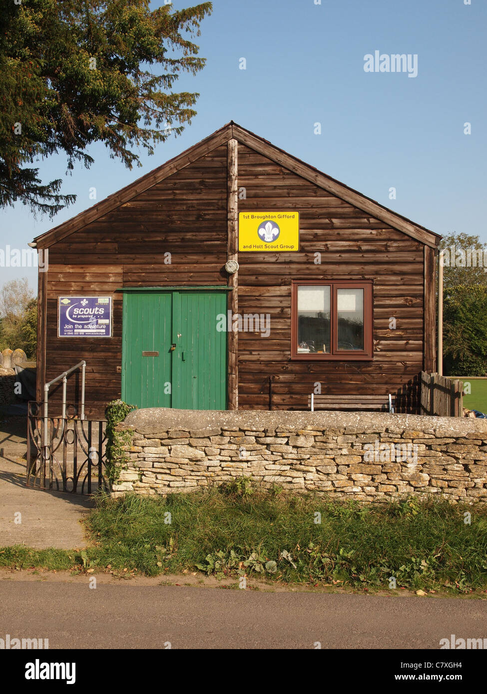 Scout building hut hires stock photography and images Alamy