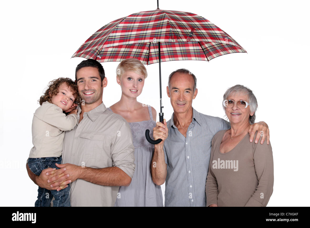 Зонтик семьи. Семья под зонтом. Семья под зонтом картинки. Семья с зонтиками. Зонтики в семейных отношениях.