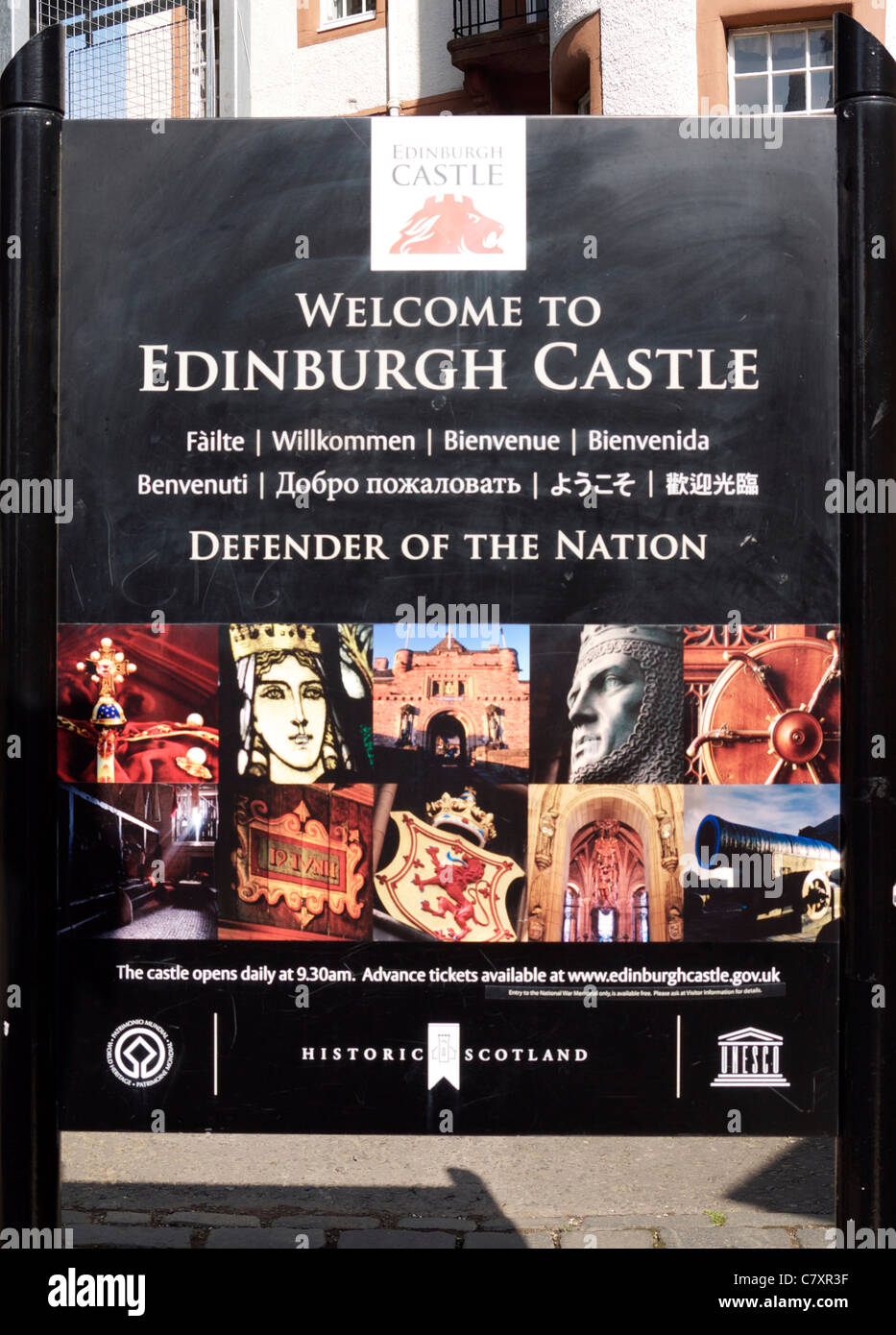 to Edinburgh Castle sign Stock Photo Alamy