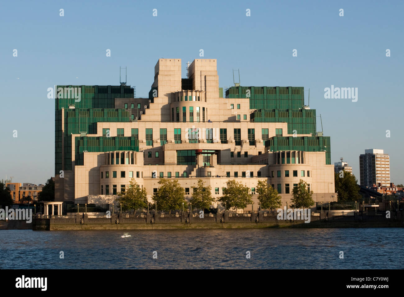 MI6 building, Vauxhall Cross, home of the Secret Intelligence Service, London, England, UK Stock Photo