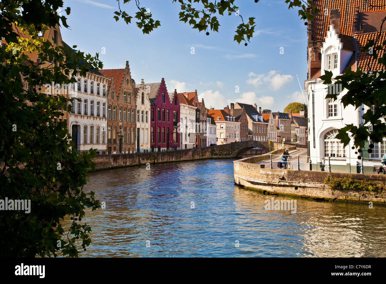 View of canal along the Spinolarei and Spiegelrei in Bruges,(Brugge), Belgium Stock Photo