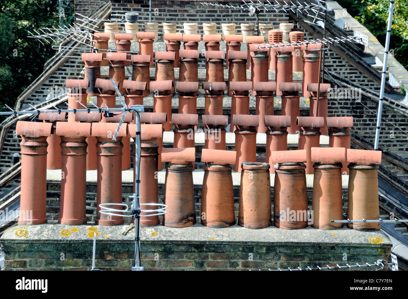 Chimney pots chimneys hires stock photography and images Alamy