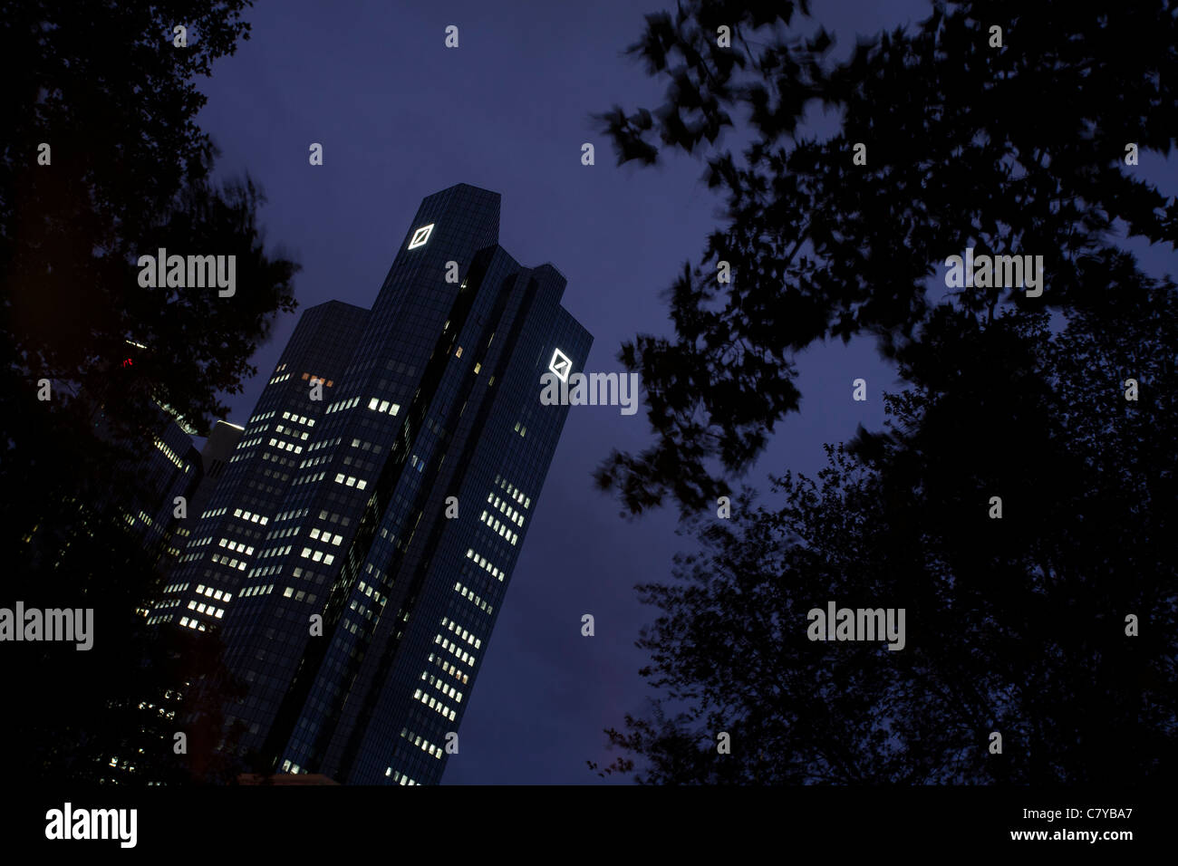 Skyscraper in the centre of Frankfurt am Main at night Stock Photo - Alamy
