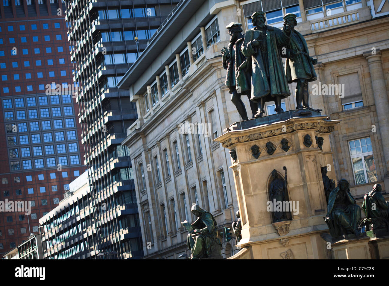 Rossmarkt statue in the centre of Frankfurt am Main ...