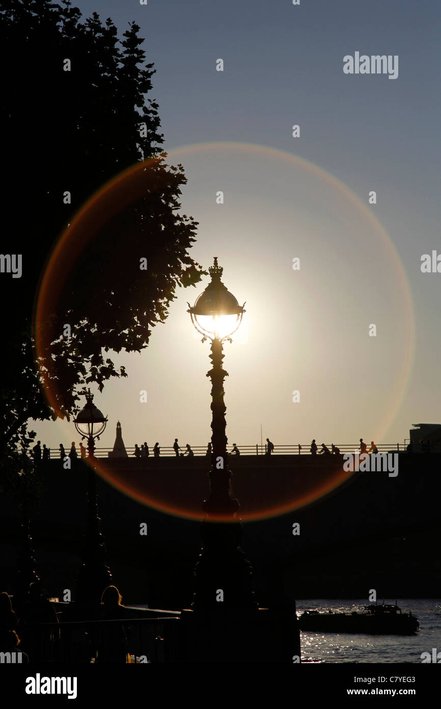 Silhouettes people light hi-res stock photography and images - Alamy