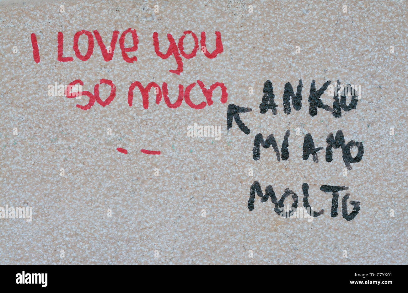 I love you so much Anchio ankio mi amo molto writing on the wall Stock Photo