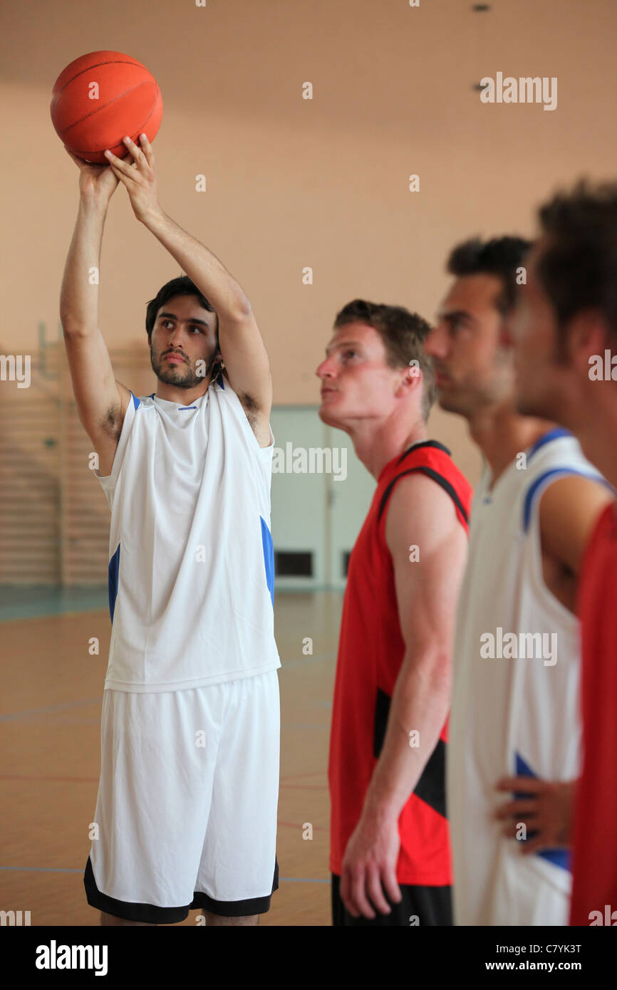 Basketball player shooting Stock Photo - Alamy