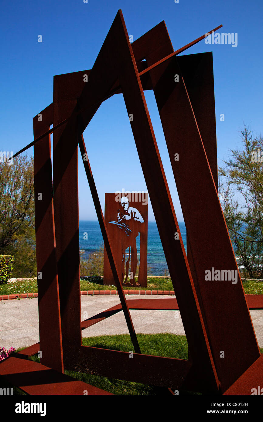 Monument to the painter Enrique Gran in Paseo de la Reina Victoria Santander Cantabria Spain Stock Photo