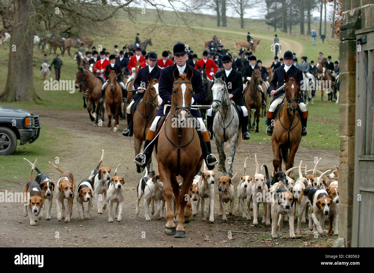 Members of the Chiddingfold , Leconfield and Cowdray Hunt at Petworth on the last day of fox hunting in 2005 Stock Photo