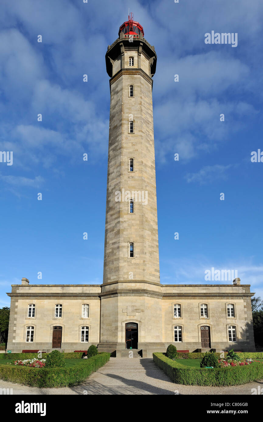 The lighthouse Phare des Baleines on the island Ile de Ré, Charente ...
