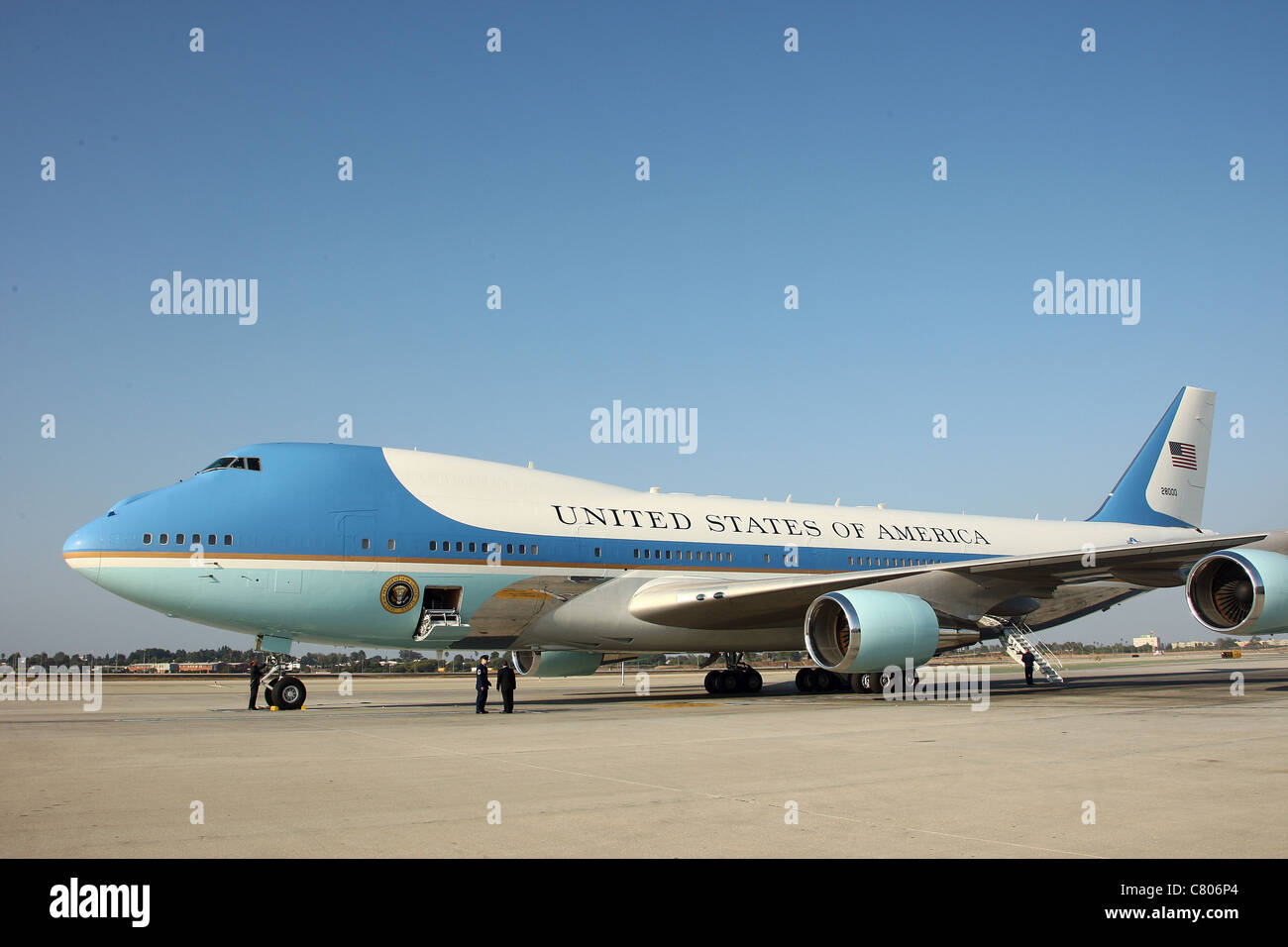 AIR FORCE ONE US PRESIDENT BARACK OBAMA LANDS AT LAX LOS ANGELES CALIFORNIA USA 26 September 2011 Stock Photo