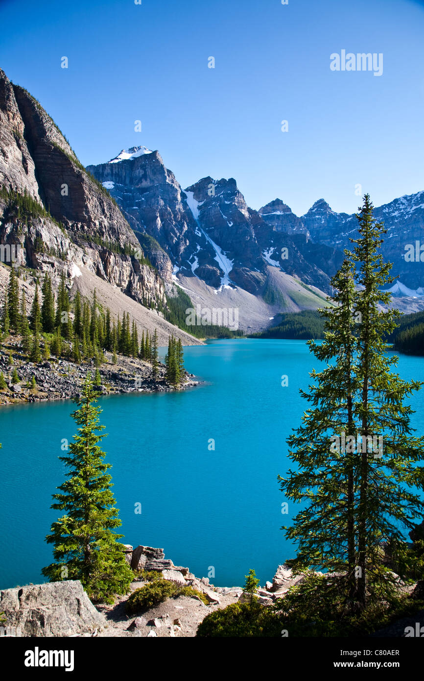 Moraine Lake, near Lake Louise in the Canadian Rocky Mountains Stock ...