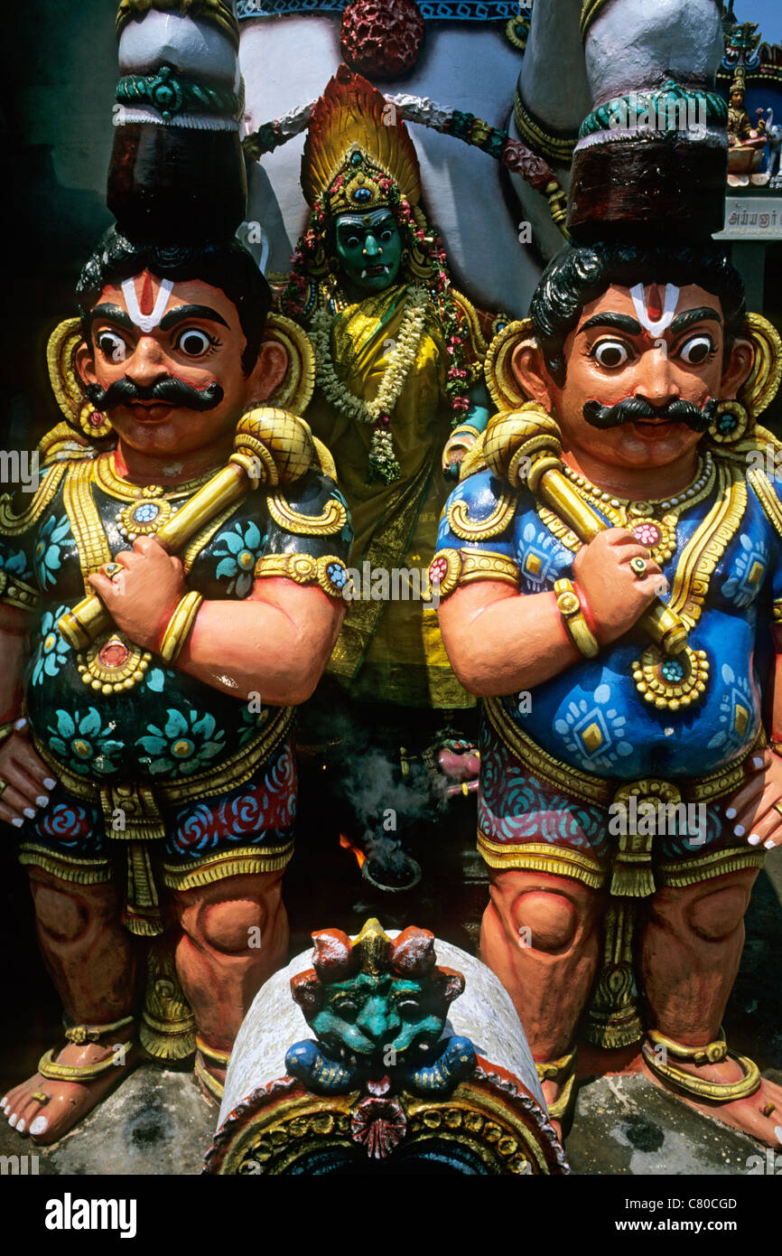 India, Tamil Nadu, Madurai, statues at Kochadai temple Stock Photo Alamy