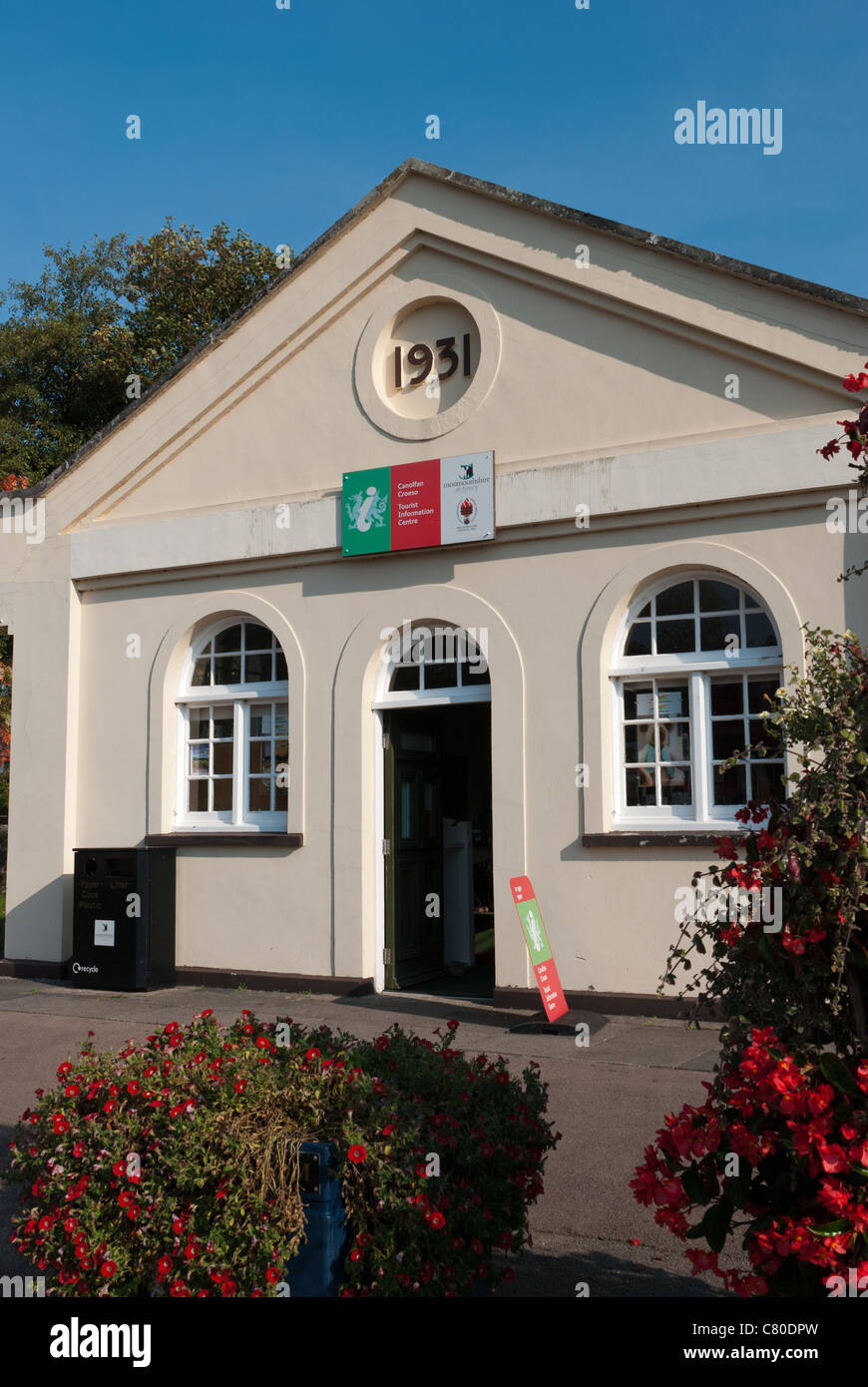 Abergavenny tourist office monmouthshire Stock Photo Alamy
