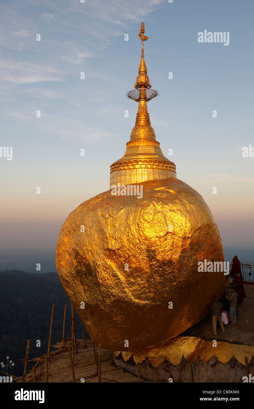 Myanmar, Burma, Kyaikhtuyo, Kyaiktiyo pagoda, Buddhist temple, Golden Rock Stock Photo