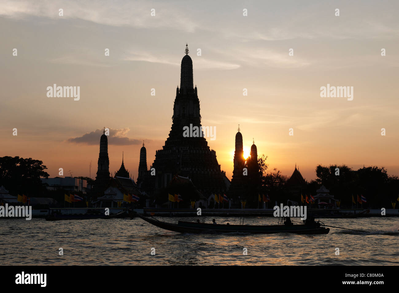 Thailand, Bangkok, Wat Arun, Buddhist temple, Chao Phraya River at Sunset Stock Photo