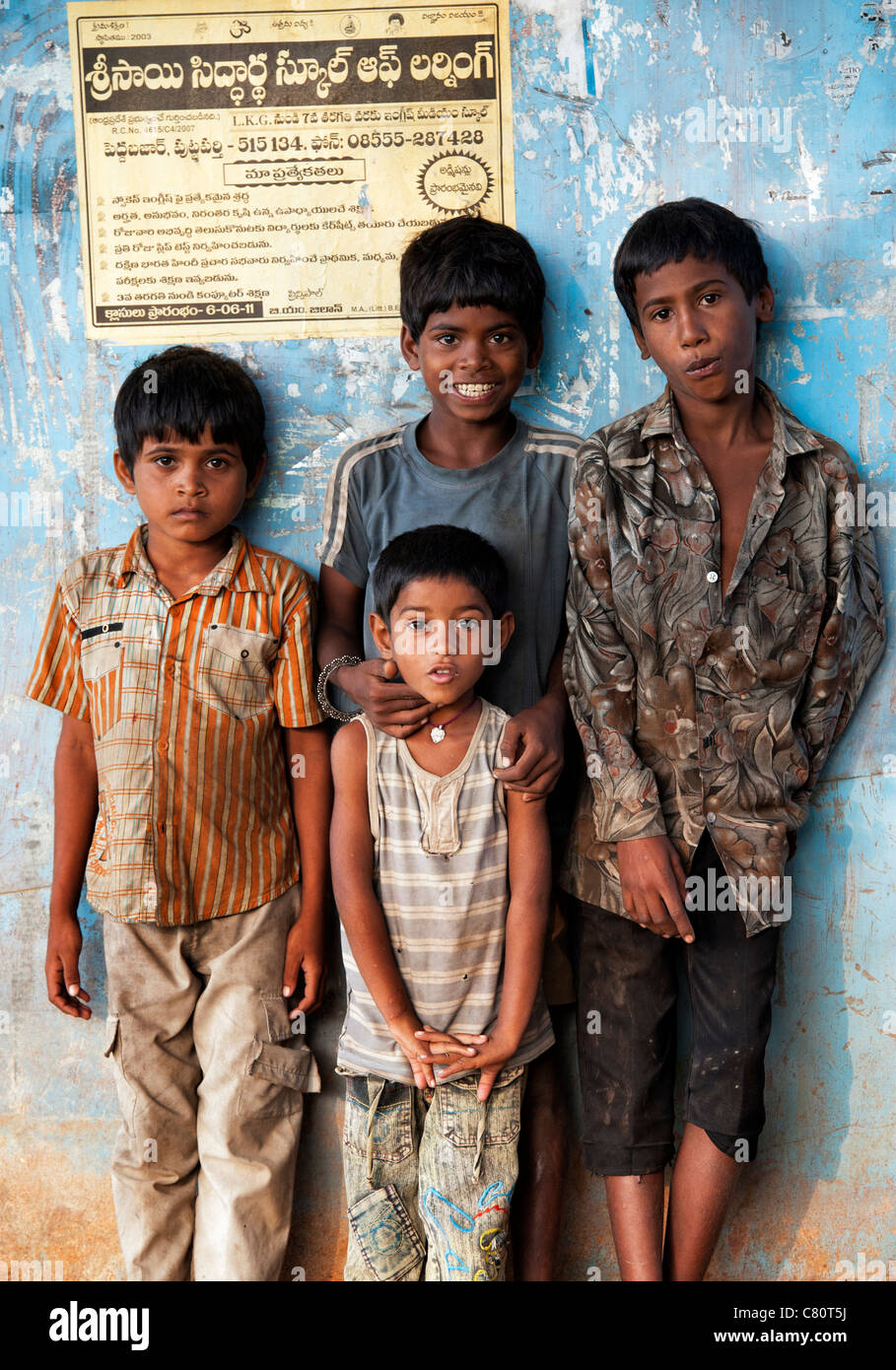 Poor boys india hi-res stock photography and images - Alamy