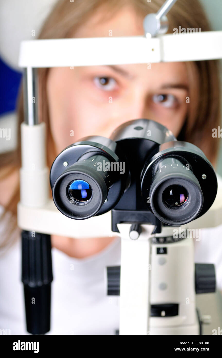 Test Eye Using Computer Eye test computer hi-res stock photography and images - Alamy