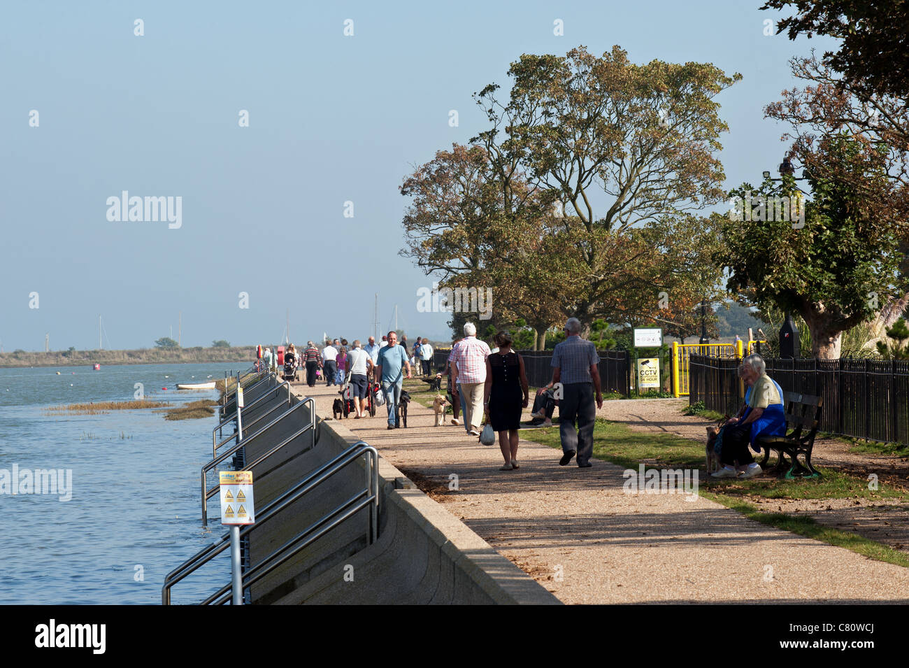 People walking sitting relaxing in hi-res stock photography and images ...