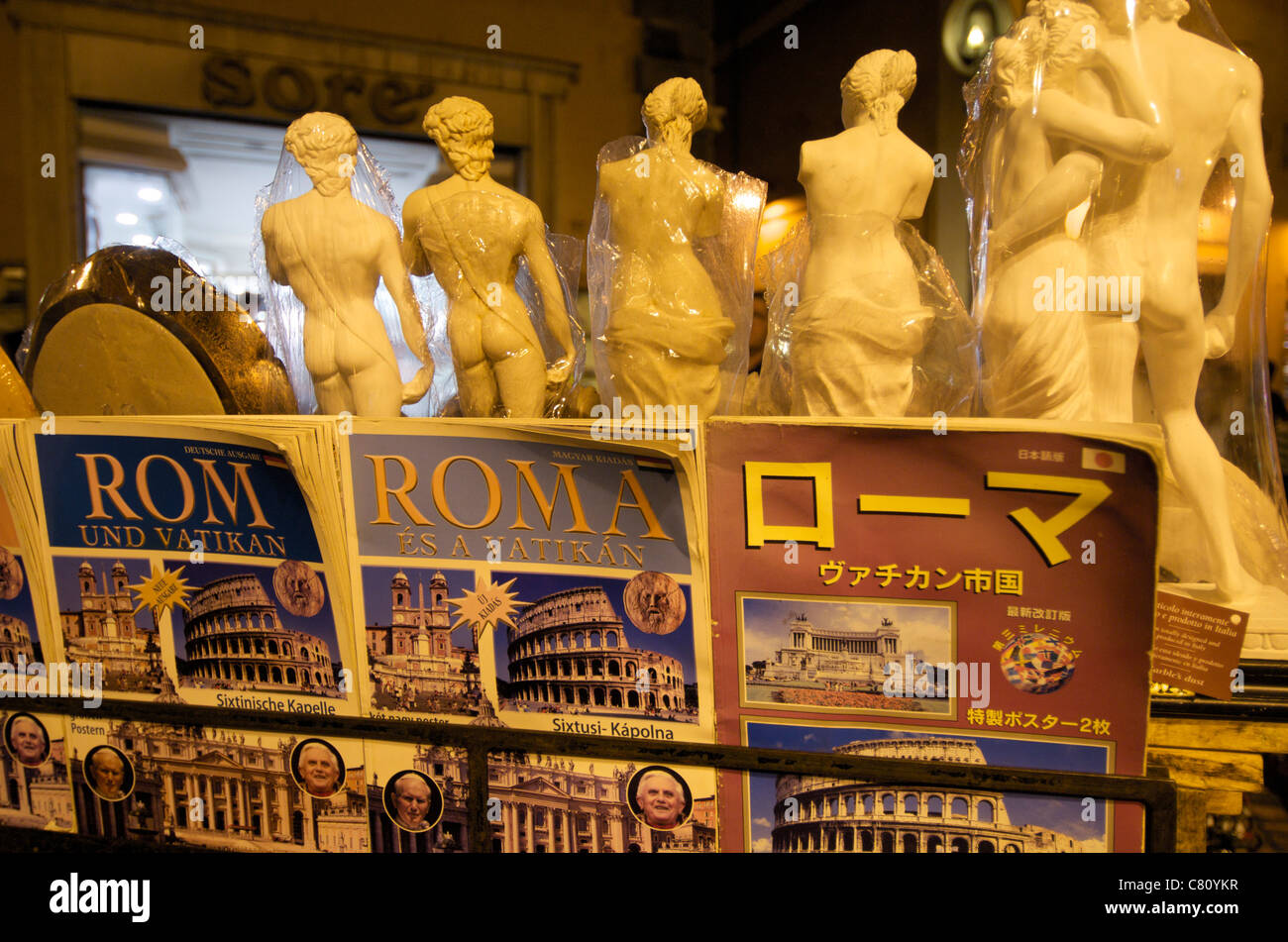 Souvenirs rome hires stock photography and images Alamy