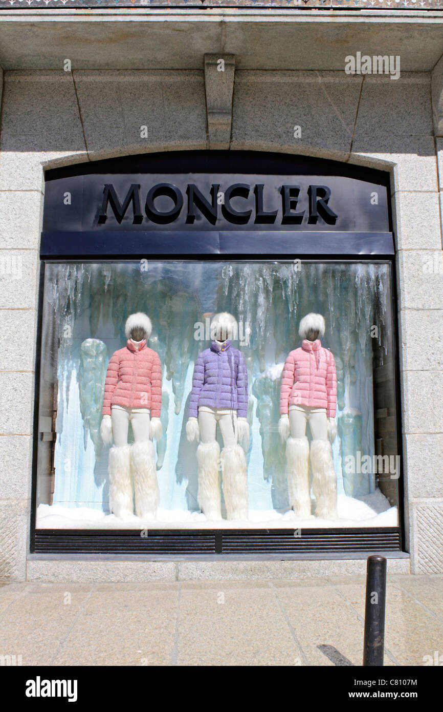 Moncler shop window in Chamonix-Mont-Blanc in the Haute-Savoie departement  in the Rhône-Alpes region of south-eastern France Stock Photo - Alamy