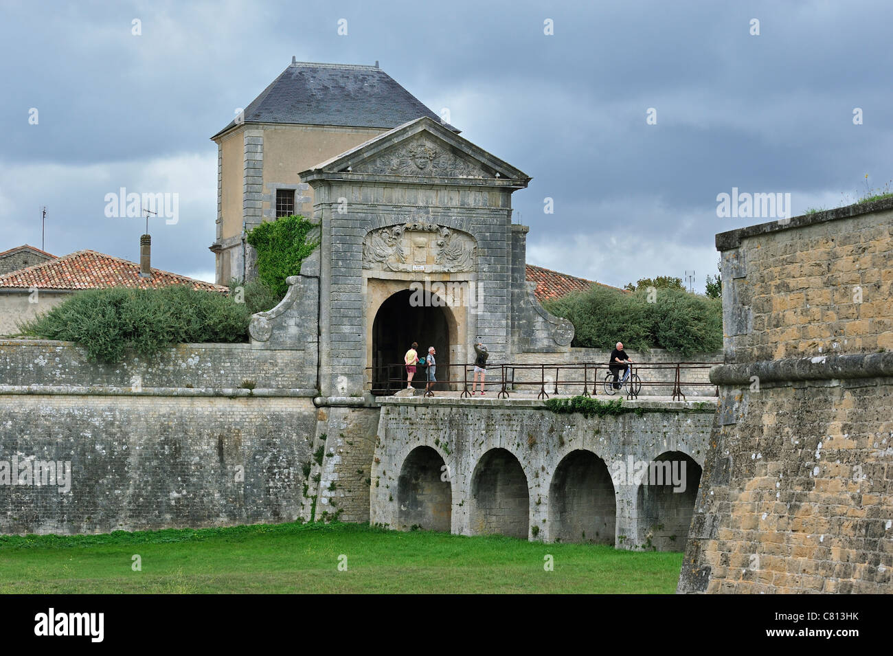 The town gate Porte des Campani / Porte de La Couarde at Saint-Martin-de-Ré  on the island Ile de Ré, Charente-Maritime, France Stock Photo - Alamy