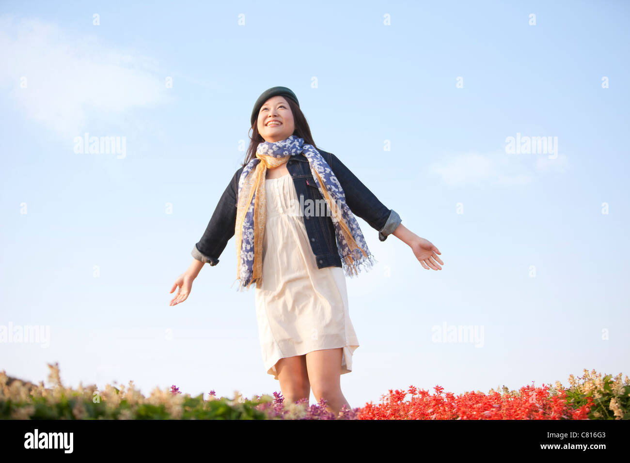 Japanese woman arms outstretched hi-res stock photography and images ...
