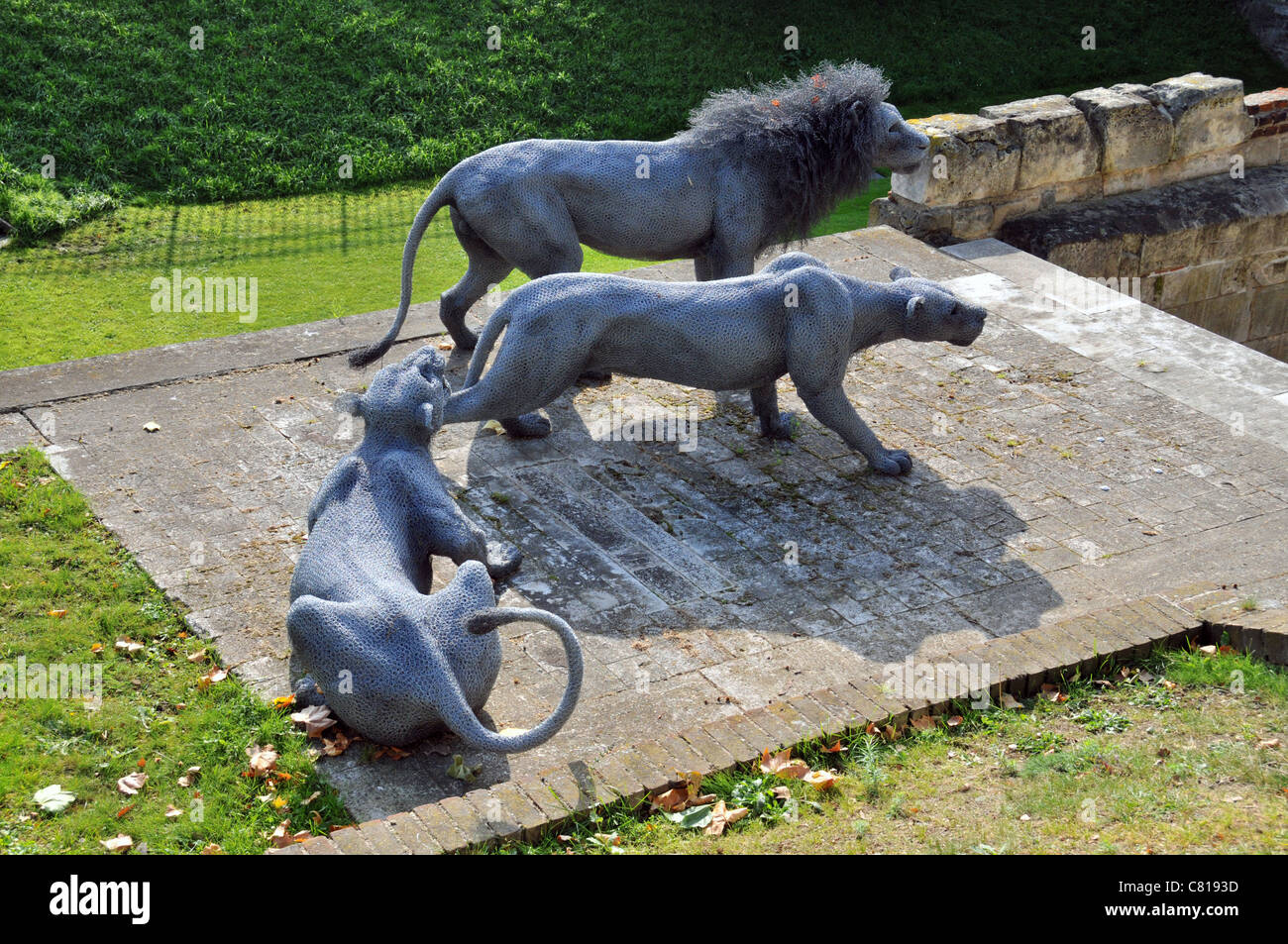 Wire mesh Lions made by Artist Kendra Haste Modern animal sculpture near ruins of the Lion Tower Stock Photo