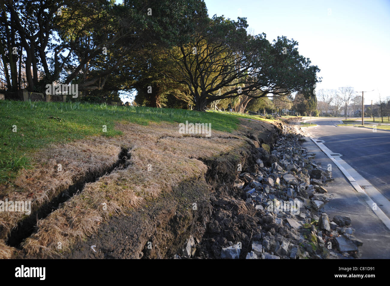 Earthquake crack grass hi-res stock photography and images - Alamy