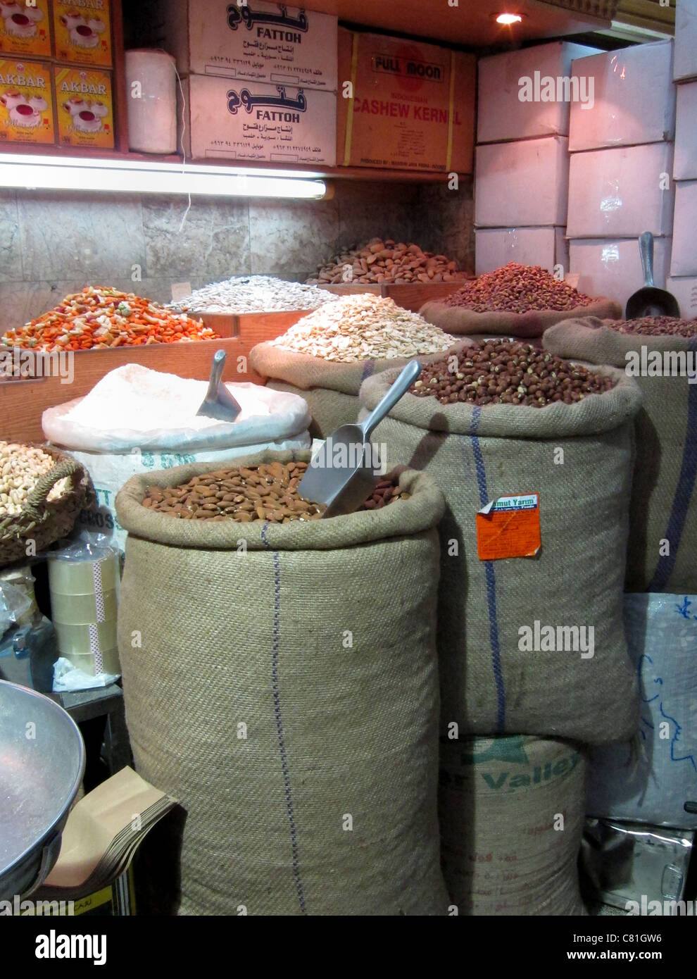 Aleppo, Syria, Syrien Souk Bazar, Markt Gewürze spices spice Haendler salesman Suk Basar Stock Photo