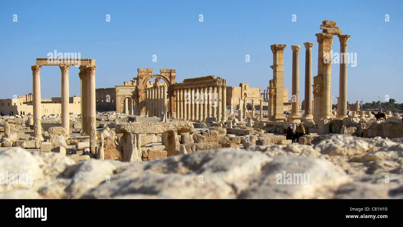 Palmyra Syrien Syria Ruinenstadt  ancient ruin alte Ruinen antike Stadt  antique city columns Saeulen Stock Photo