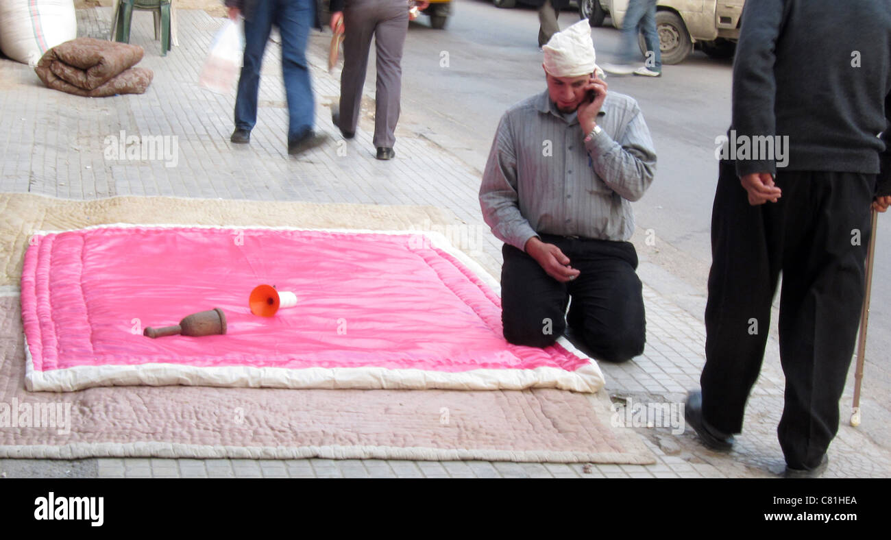 Damascus - tailor is working at a quilt on a sidewalk in Damascus oldcity, Syrien Stock Photo