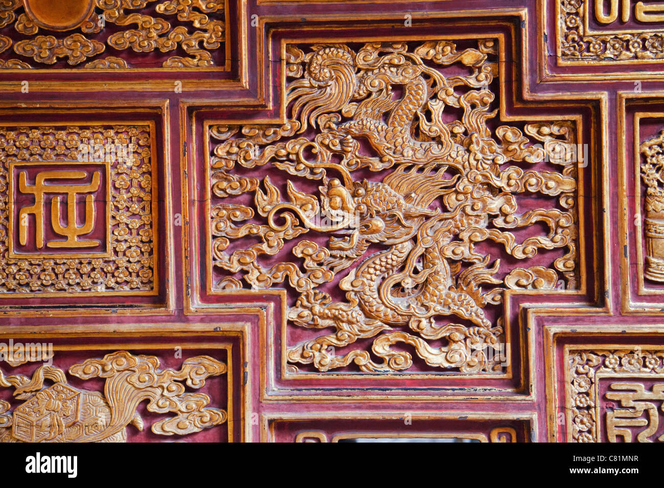 Wood panel carving hires stock photography and images Alamy