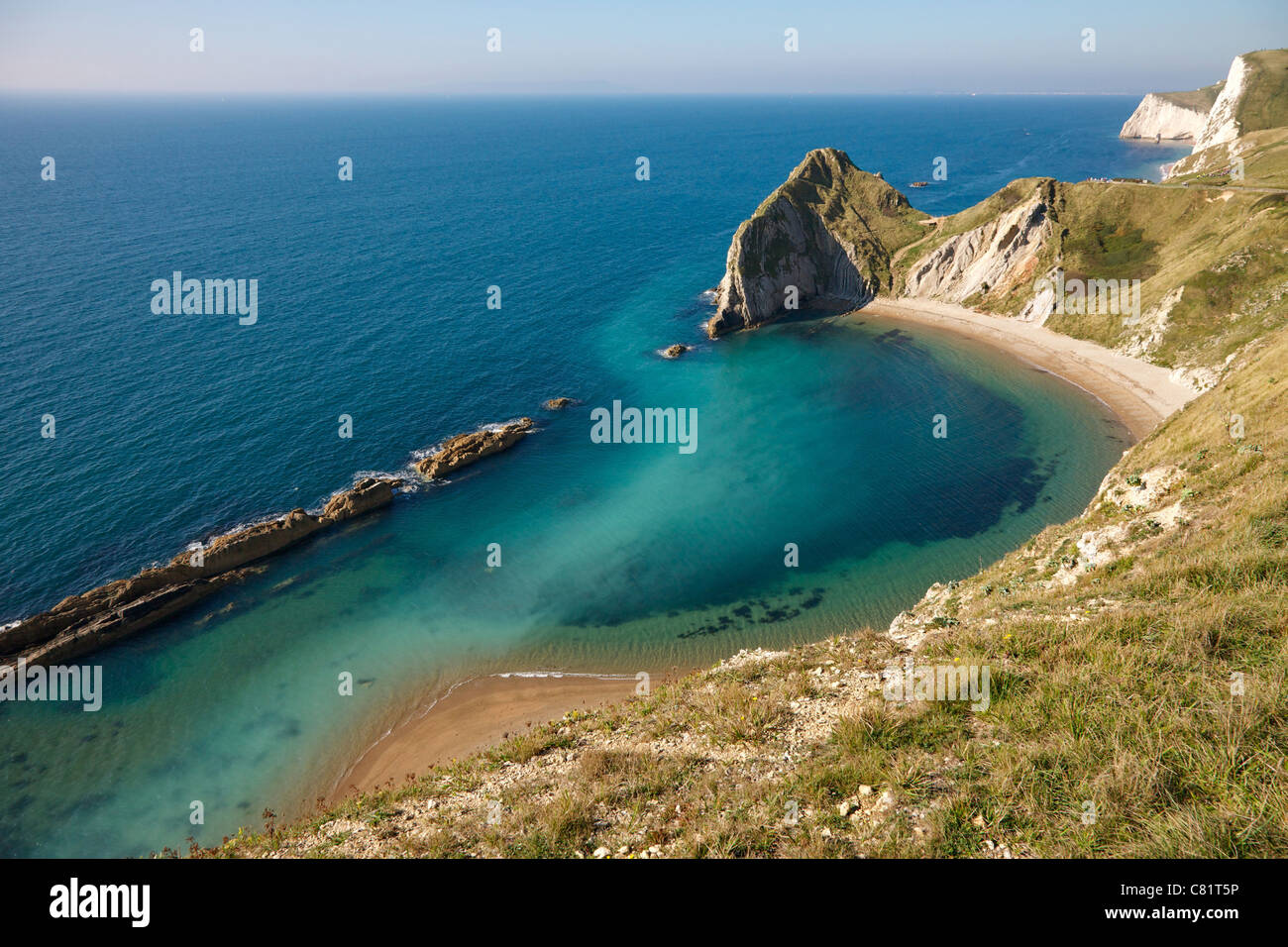 Narrow band of Portland limestone breached by the sea to form a small cove at Durdle Door near Lulworth Cove Dorset Stock Photo