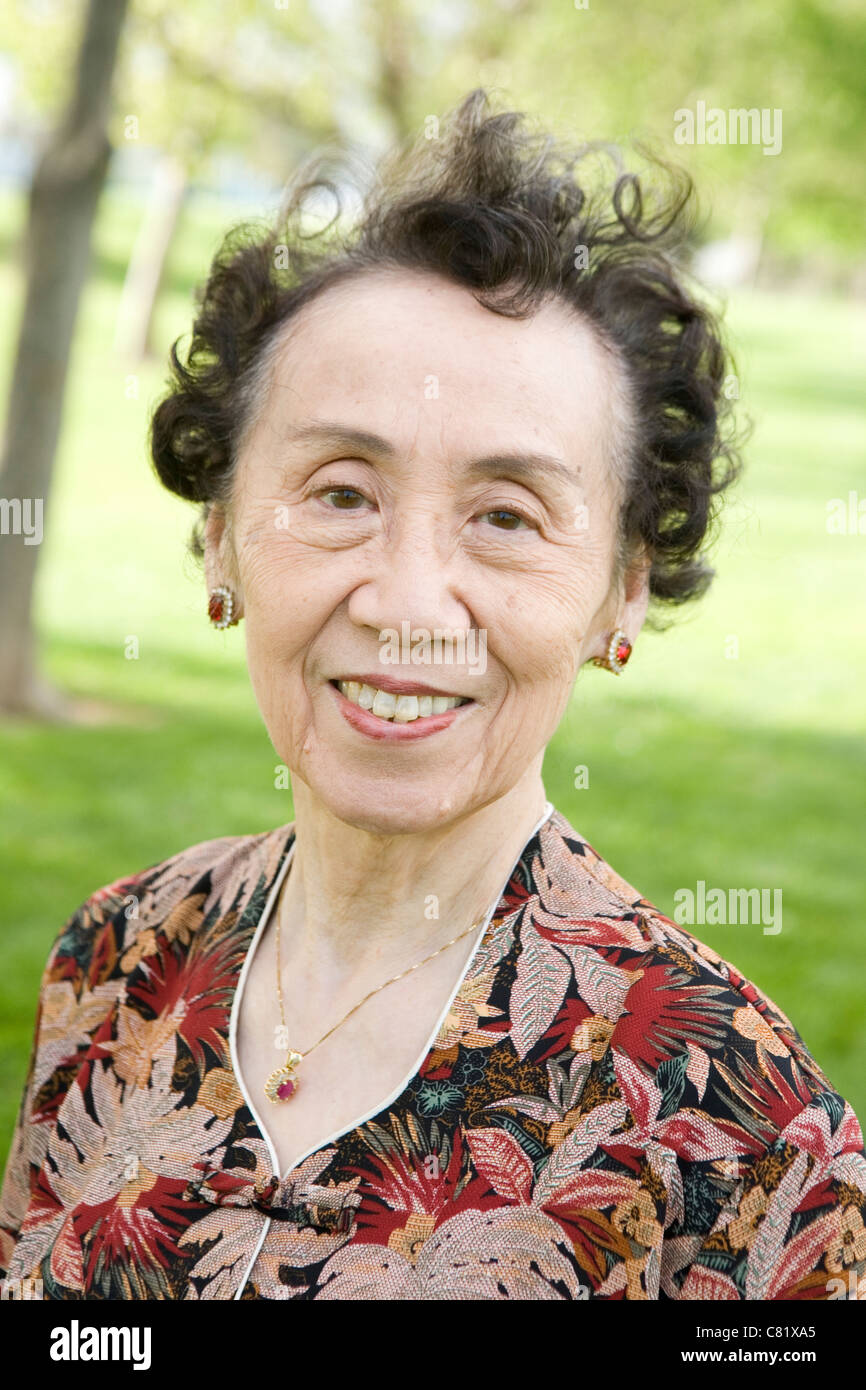Senior chinese woman smiling hi-res stock photography and images - Alamy