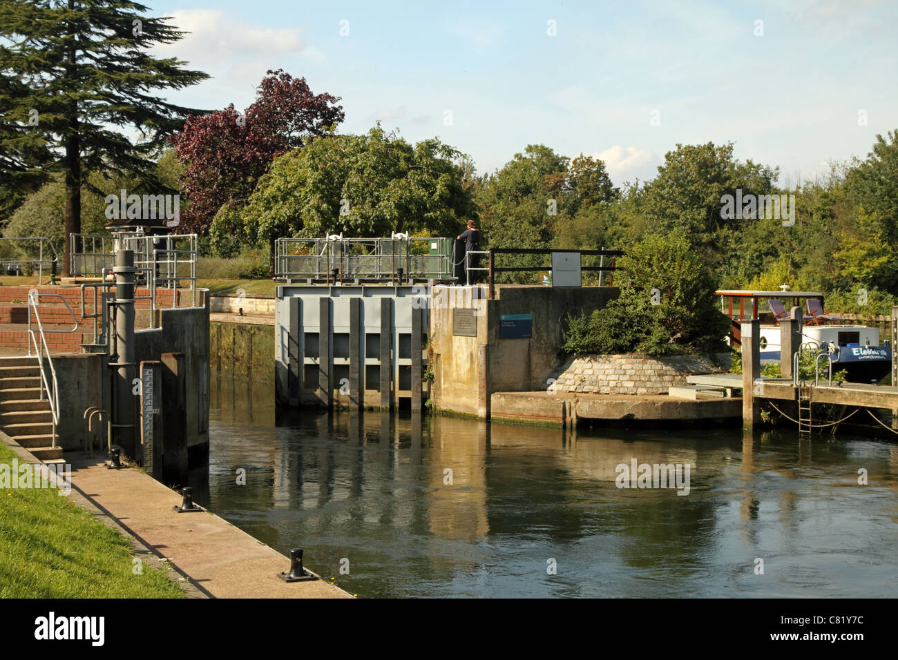 Bell Weir Lock River Thames, Staines, Surrey, England Stock Photo Alamy