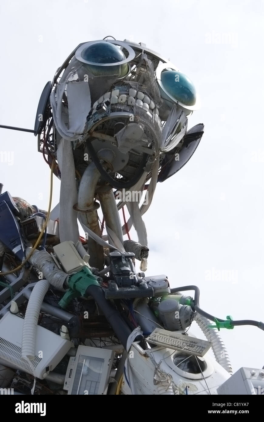 Weee man sculpture eden project hires stock photography and images Alamy