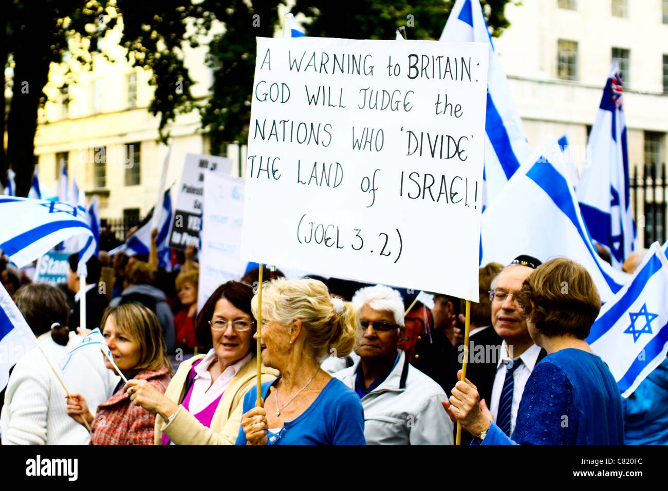 Pro palestinian supporters hi-res stock photography and images - Alamy