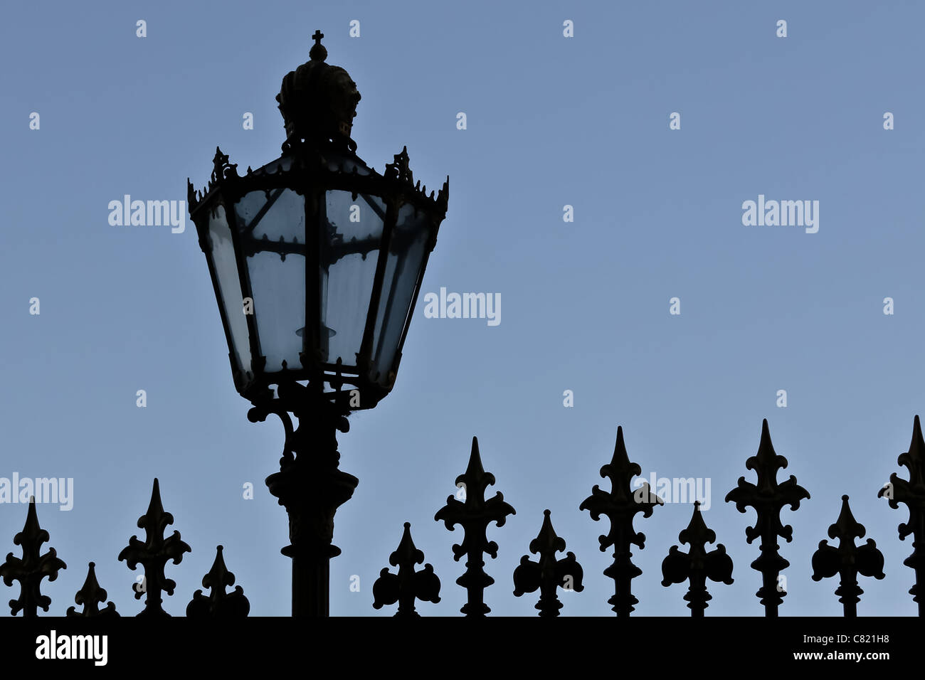 Street lamp silhouette hi-res stock photography and images - Alamy