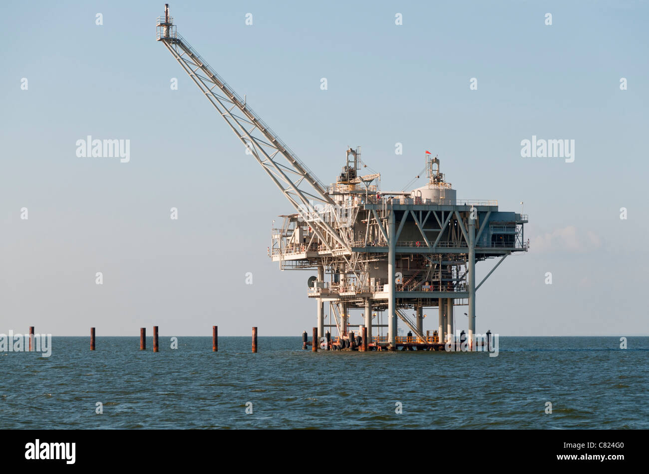 Alabama, Mobile Bay, shallow water oil platform Stock Photo