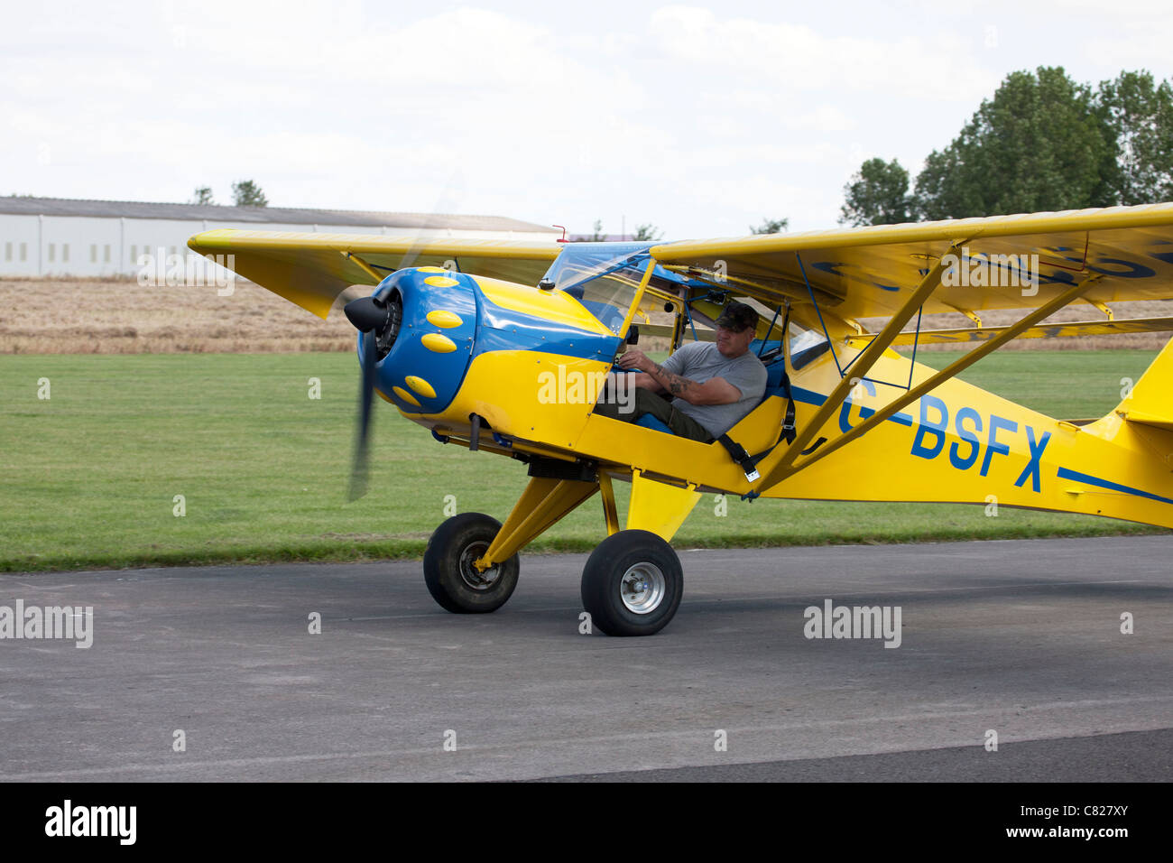 Kitfox mk2 g bsfx microlight aircraft hi-res stock photography and ...