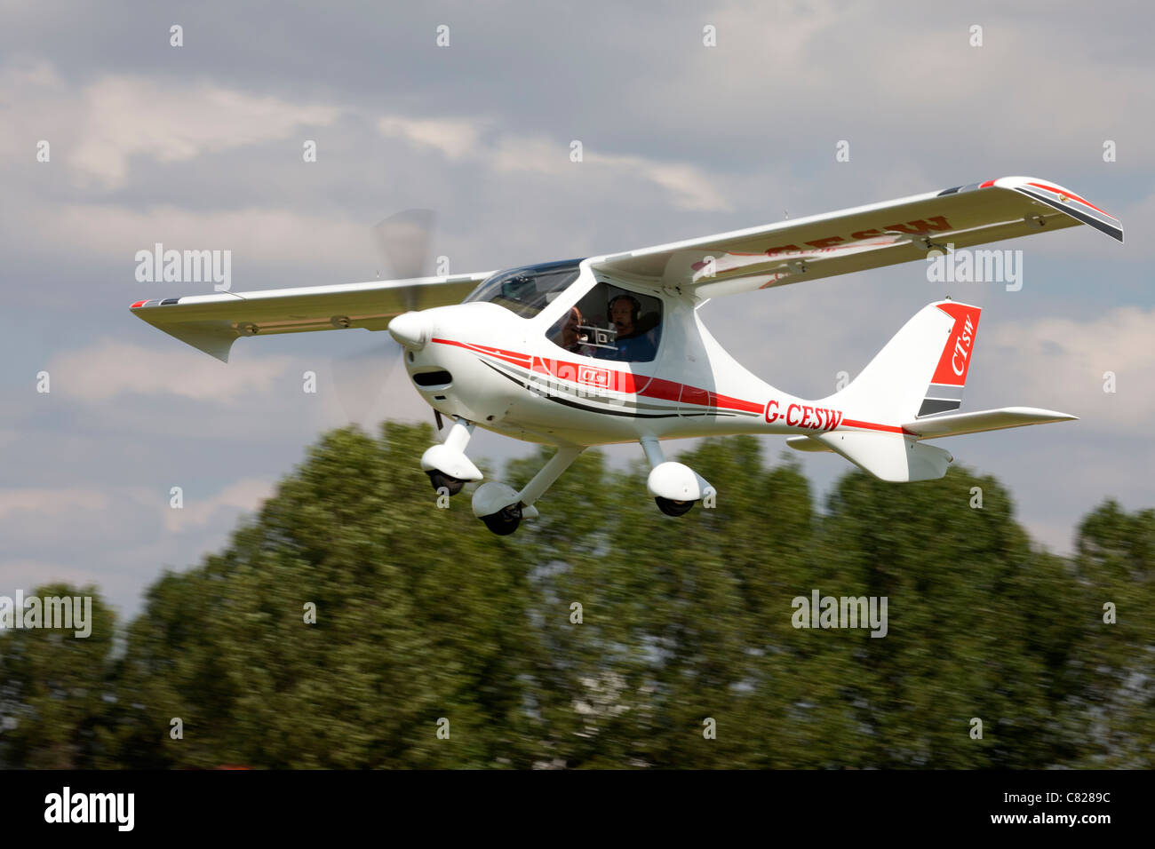 Flight Design CTSW G-CESW in flight Stock Photo - Alamy