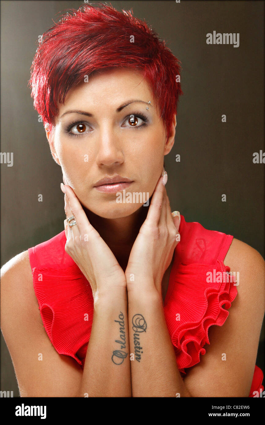 Short hair, Tattoo, redhead, portrait, lady Stock Photo - Alamy
