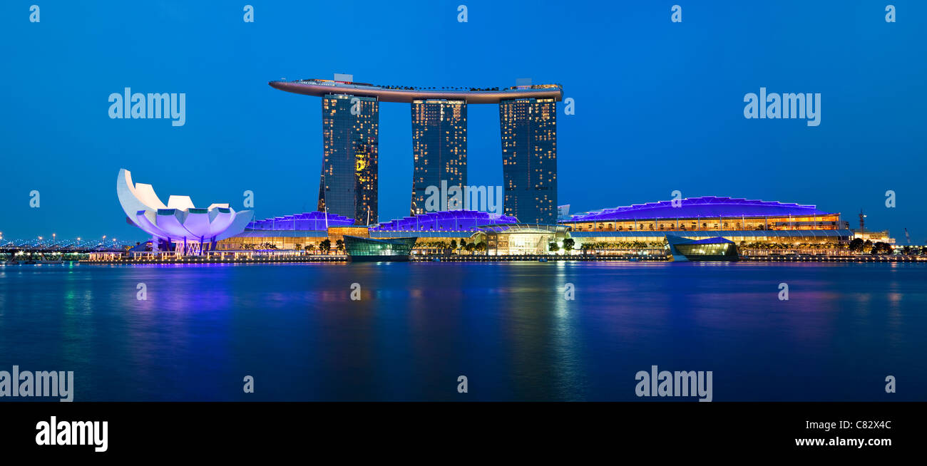 Iconic hotel singapore hi-res stock photography and images - Alamy